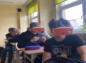Powiększ obraz: Okulary VR na lekcji języka niemieckiego (#LaboratoriaPrzyszłości)